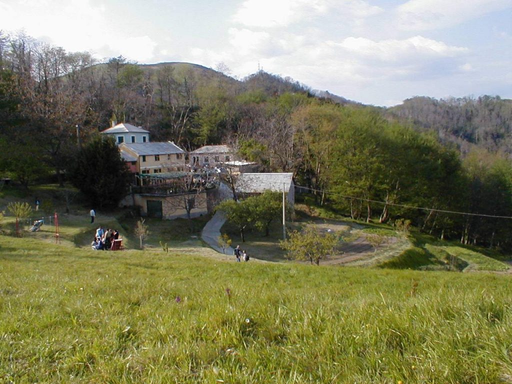 Prati di Campenave sulle alture di Crevari