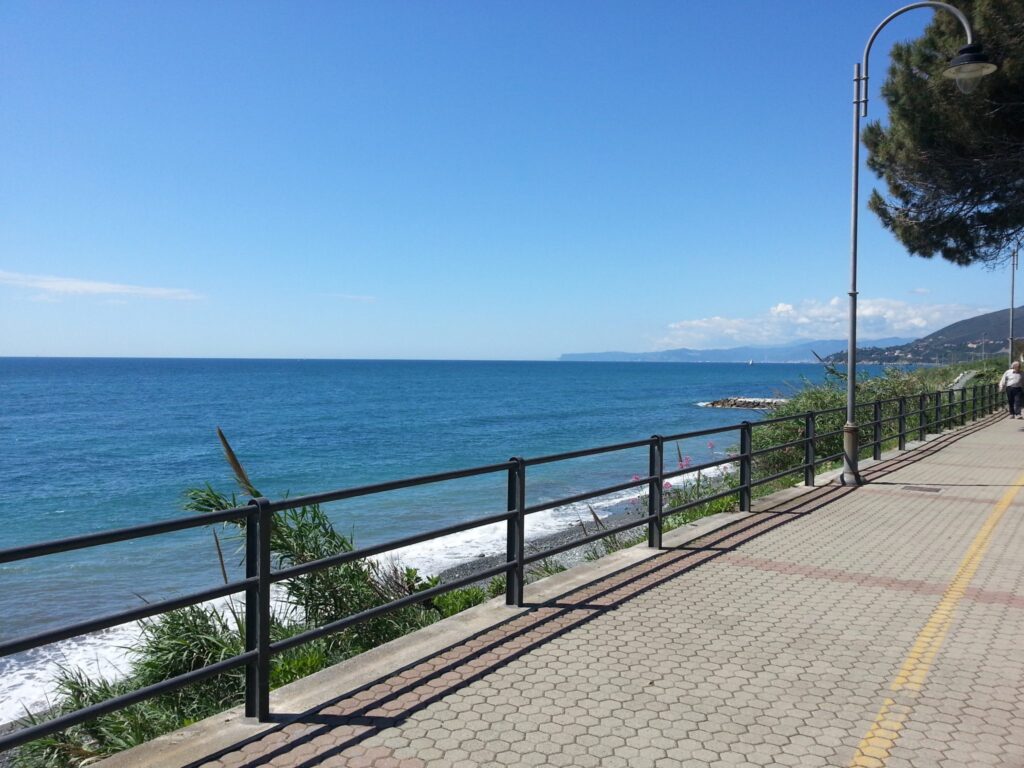 Cogoleto: mare, natura e giornate in famiglia Passeggiata in bicicletta da Arenzano a Cogoleto