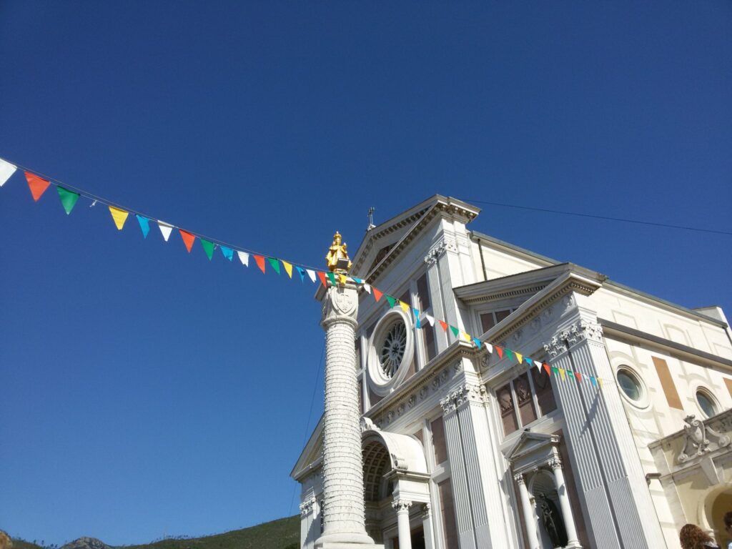 Passeggiata sopra Arenzano: Santuario del Bambino di Praga