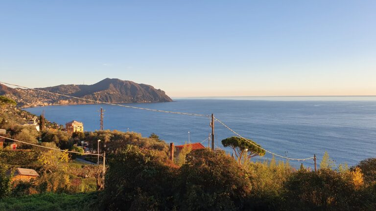 Creuza e muretti a secco lungo la salita da Pontetto