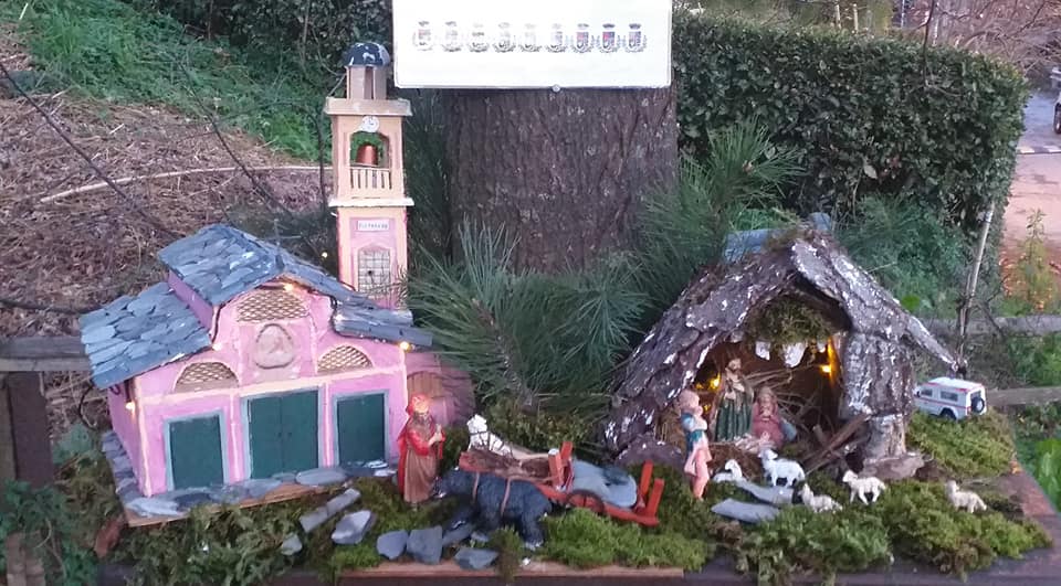 Nella frazione di Vicomorasso, due volontarie, Aurora e Mirella, hanno dato vita a più di 30 Presepi all’aperto; il vecchio borgo, risalente al 1400 è tutto illuminato da lanterne e decorazioni natalizie. Visitabile fino al 10 Gennaio.