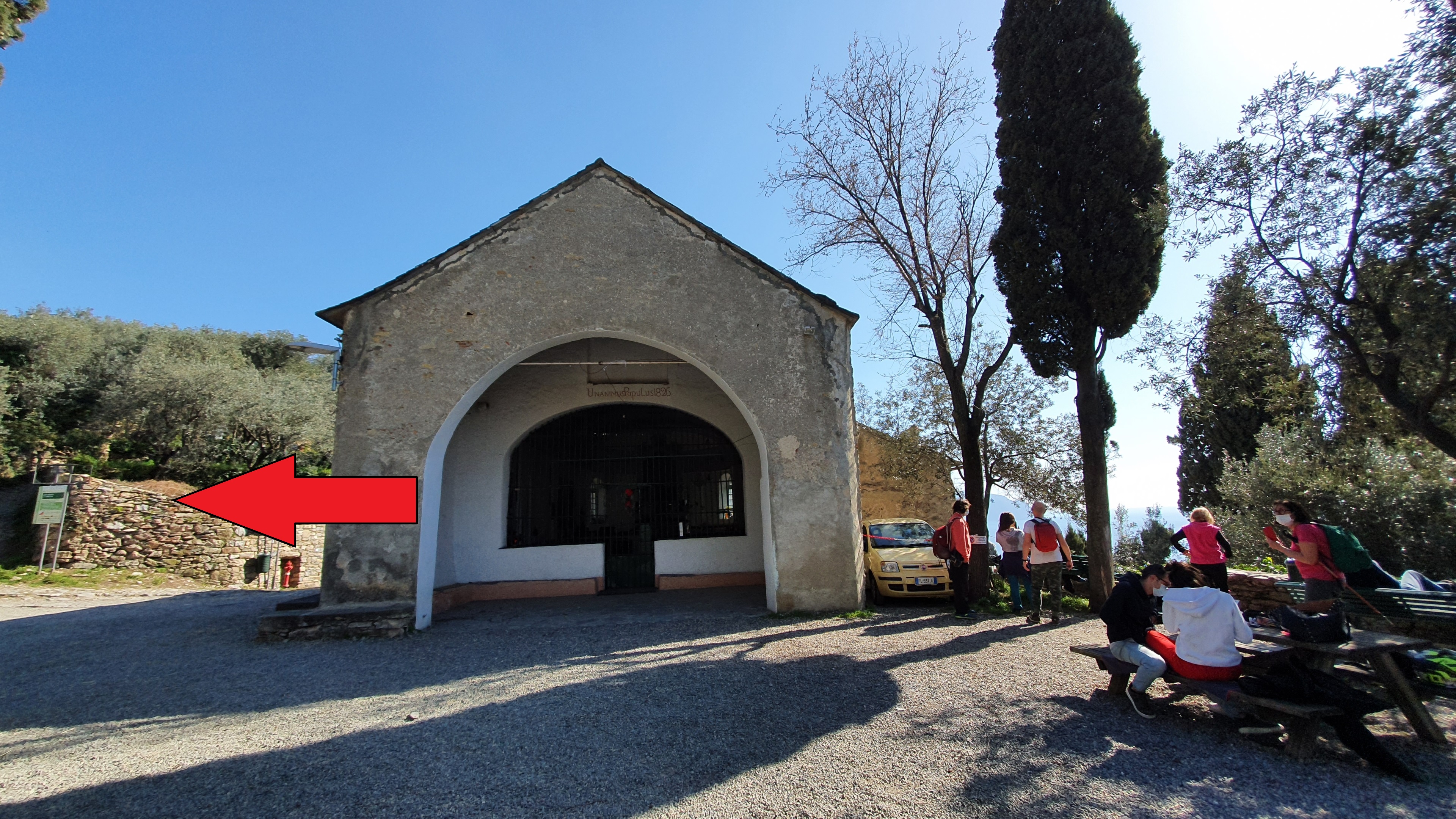Chiesa di San Rocco lungo l'itinerario del Monte Giugo